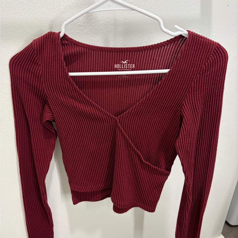 Hollister Ribbed V-Neck Long-Sleeve Top — Wine Red
